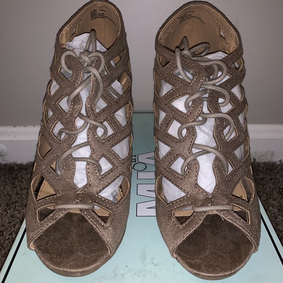 MIA Sand Dirty Girl Quincy Sandals - NEW - Picture 1 of 6